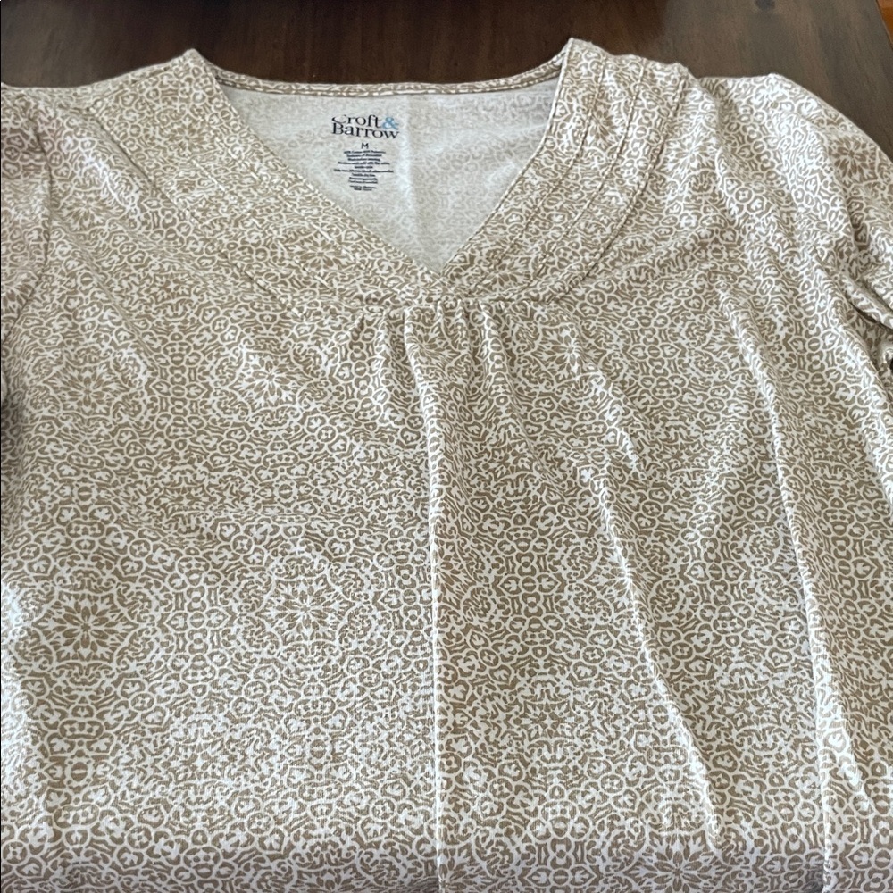 croft & barrow Cream and Tan Printed V-Neck Short Sleeve Top